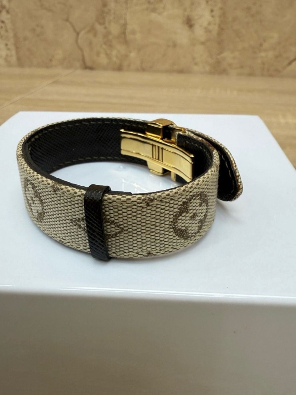 Louis Vuitton Beige Mini Lin Good Luck Bracelet - Picture 2 of 7